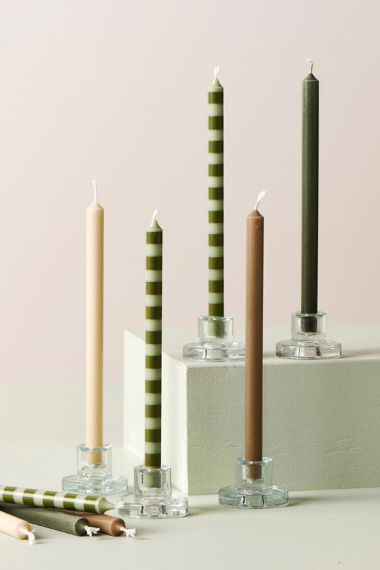 Dünne hohe Kerzen olivengrün/hellgrün