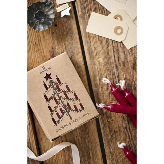 Ib_laursen_schachtel_mit_duennen_kerzen_12st_rot_78019-33_2