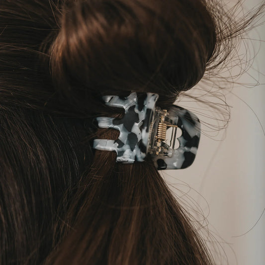 ac-004_spange_herz_schwarzweiss_photocredis_eulenschnitt_7_1344x1344-jpg