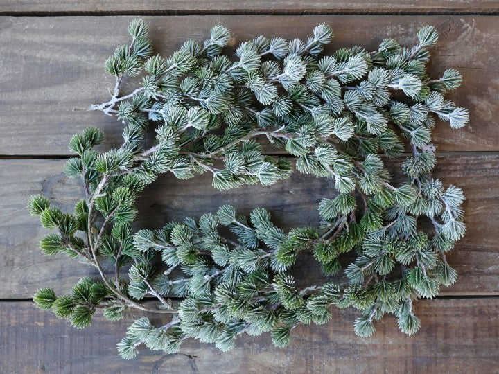 chic-antique-fleur-zedernholzranke-mit-schnee-39063600