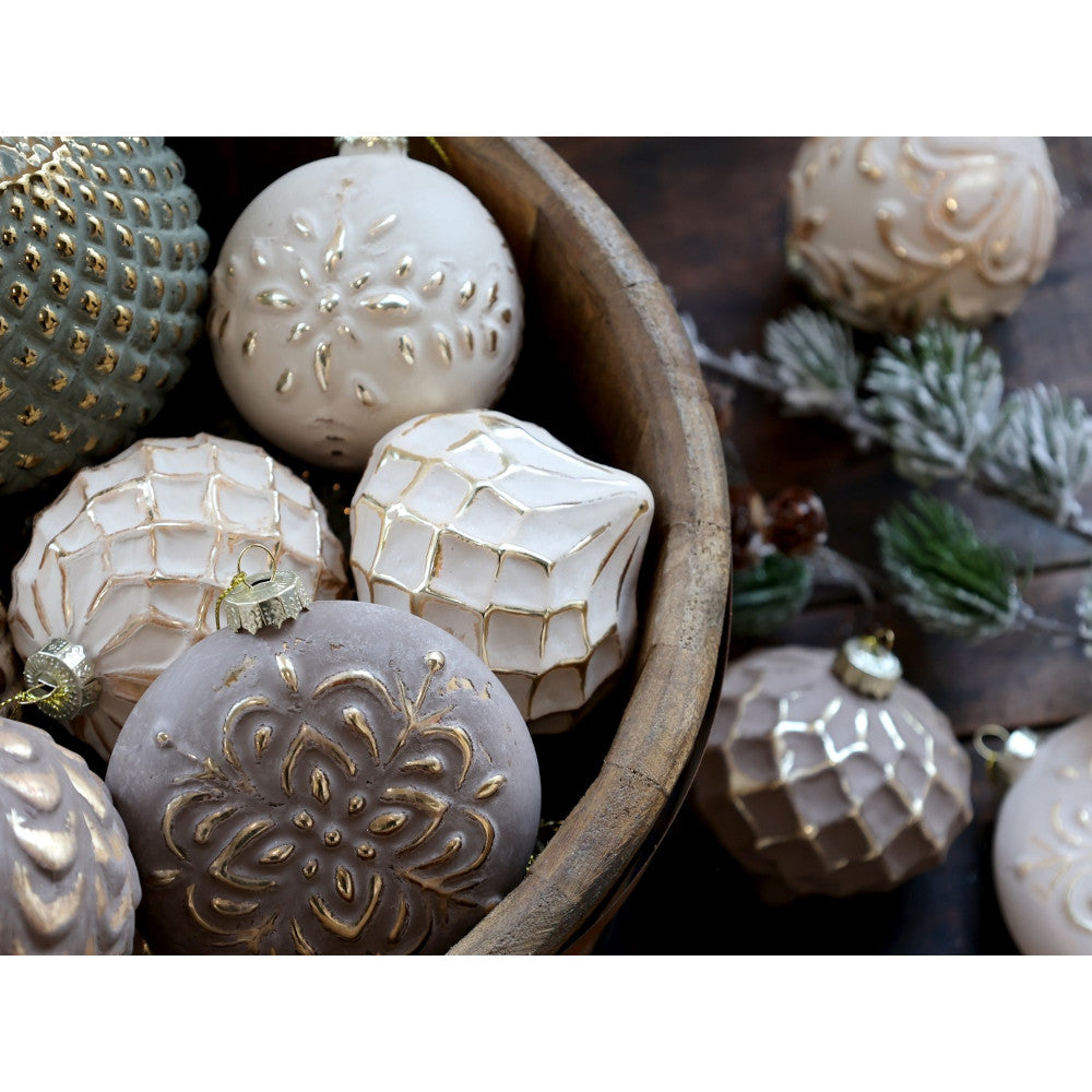 chic_antique_weihnachtskugel_mit_goldmuster_51092207_3