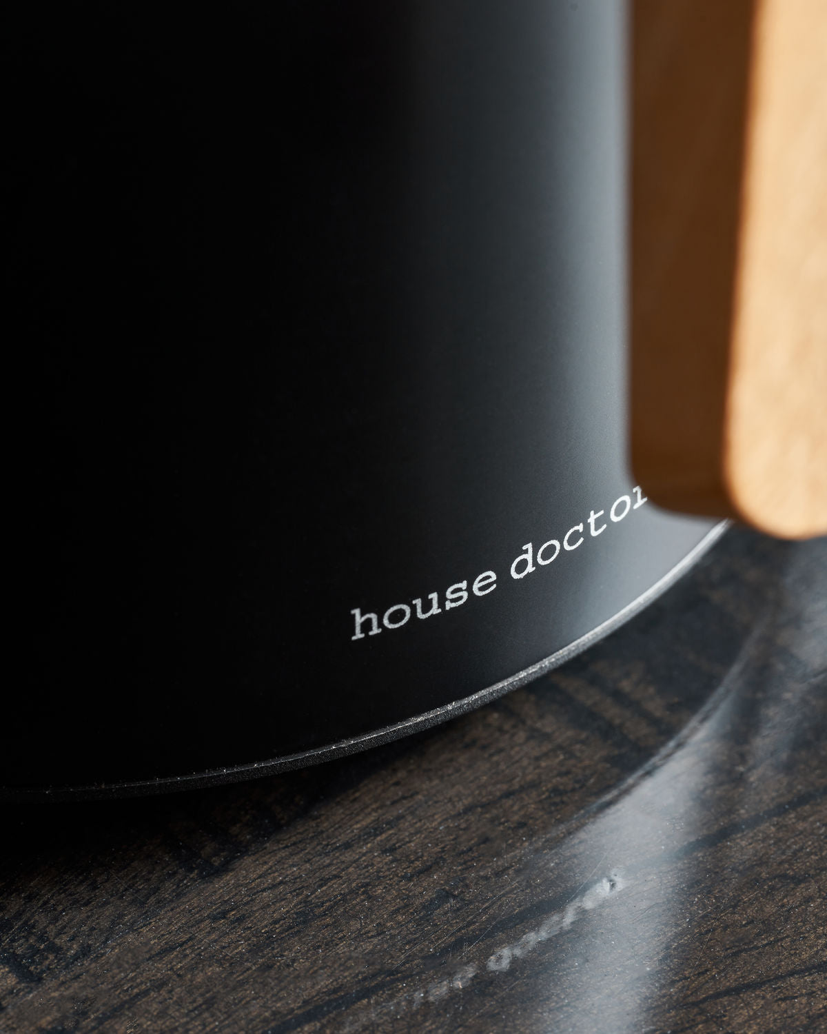 house-doctor-thermoskanne-cole-schwarz-262190401-3