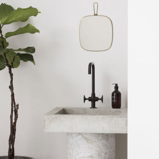 meraki-spiegel-mit-rahmen-messing-26x28cm-2