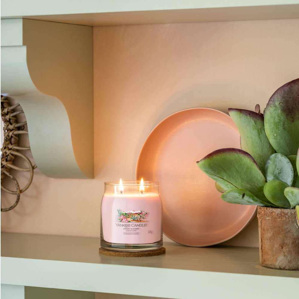 yankee_candle_desert_blooms_Signature_M_2-Docht_1749330E_2
