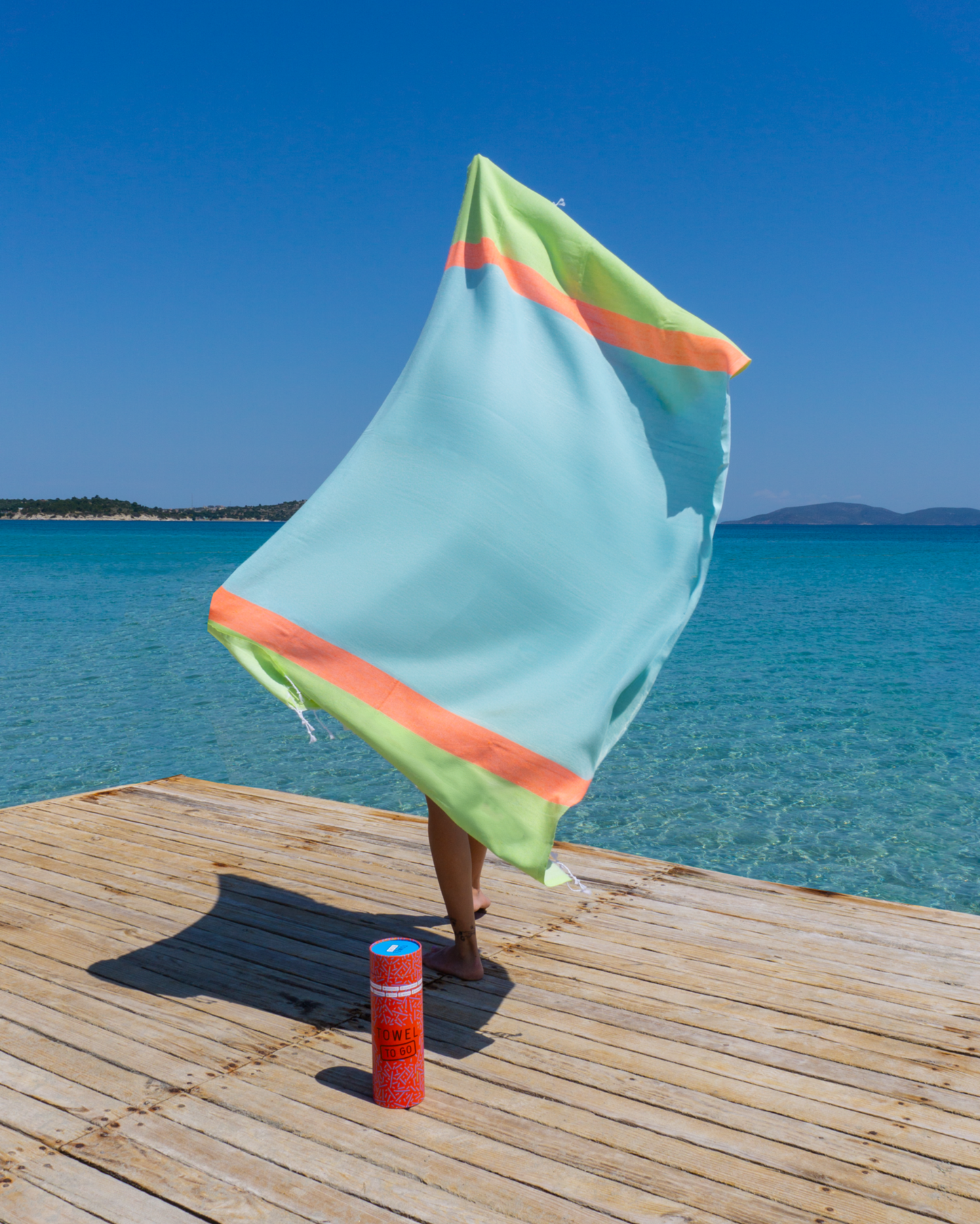 NEON Strandtuch aus recycelter Baumwolle mit Geschenkbox, Blau/Grün
