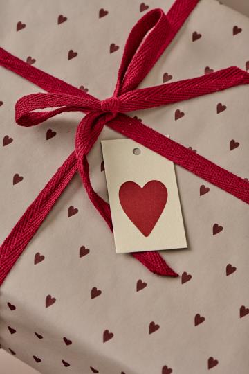 Ib Laursen Geschenkpapier rote Herzen 5 m/Rolle