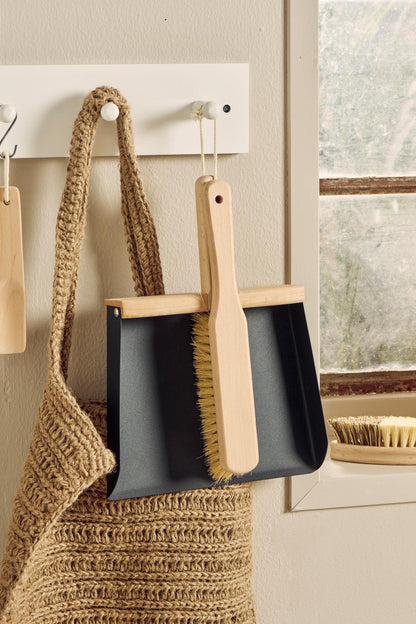 Kehrschaufel mit Besen und Baumwollschnur