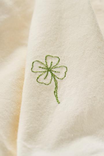 Ib Laursen Stoffserviette Flora m/vierblättrigem Kleeblatt butter cream