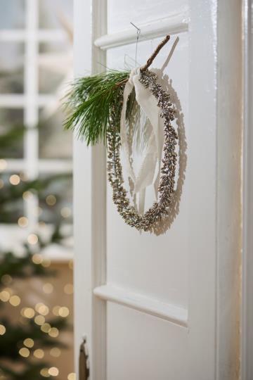 Ib Laursen Kranz Fairytale Christmas mit silberfarbenen Perlen
