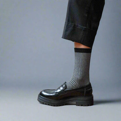 KLUE Glitter Lurex Socken aus umweltfreundlichem Lyocell | Streifen Schwarz