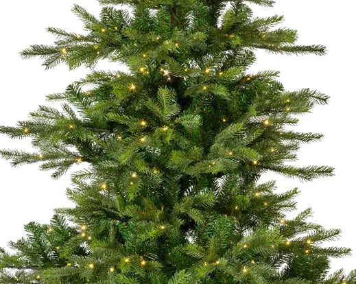 Künstliche Tanne mit integrierter Lichterkette