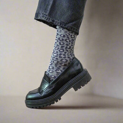 KLUE Glitzer-Lurex-Socken aus umweltfreundlichem Lyocell | Leopard Grau