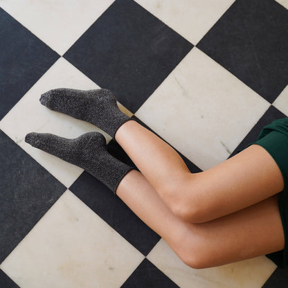 KLUE Glitter Lurex-Socken aus umweltfreundlichem Lyocell | Grau