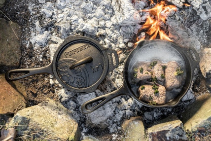 Petromax Gusseiserne Kasserolle mit Deckel kr1, Topf mit planem Boden und Stiel für ein einfaches Hantieren über dem offenen Feuer oder dem Herd