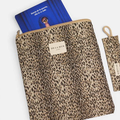Buchcover mit Lesezeichen LEO