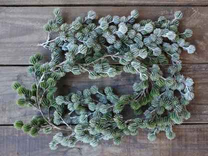 chic-antique-fleur-zedernholzranke-mit-schnee-39063600