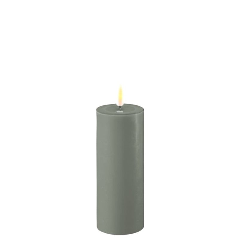deluxe-homeart-led-stumpenkerze-salbei-gruen-5-x-12-5-cm-rf-0306