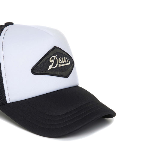 deus-ex-machina-diamond-trucker-cap-black-white-2