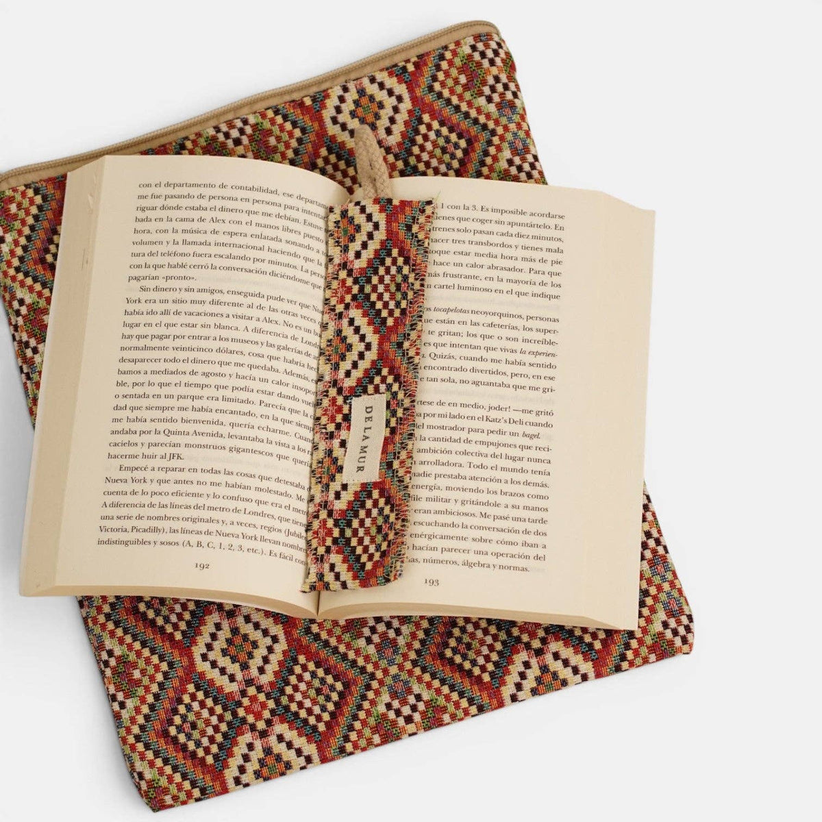 Buchcover mit Lesezeichen OTTO