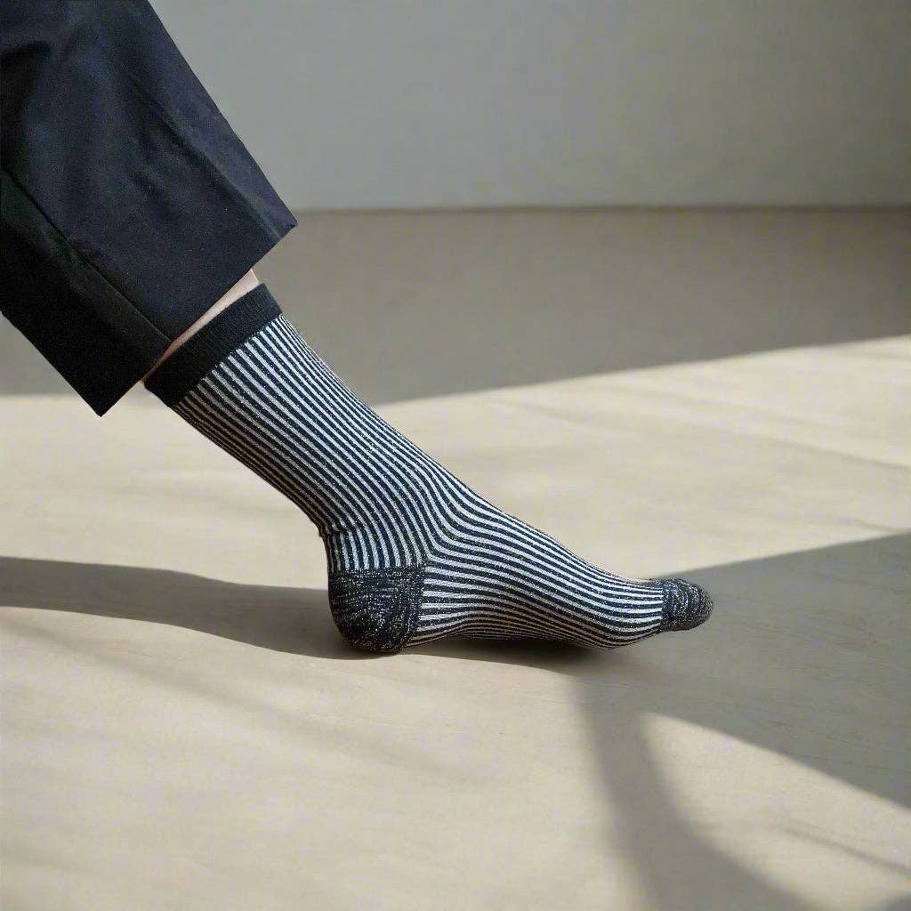 KLUE Glitter Lurex Socken aus umweltfreundlichem Lyocell | Streifen Schwarz