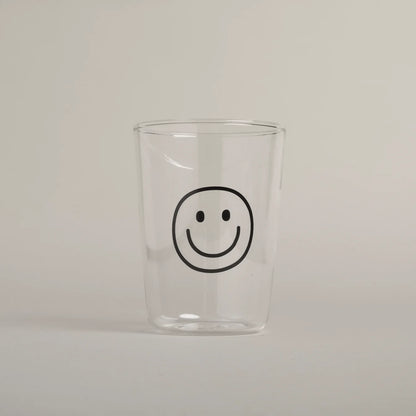 gl-165_trinkglas_smiley_schwarz_photocredits_ericanders_2_1344x1344-jpg
