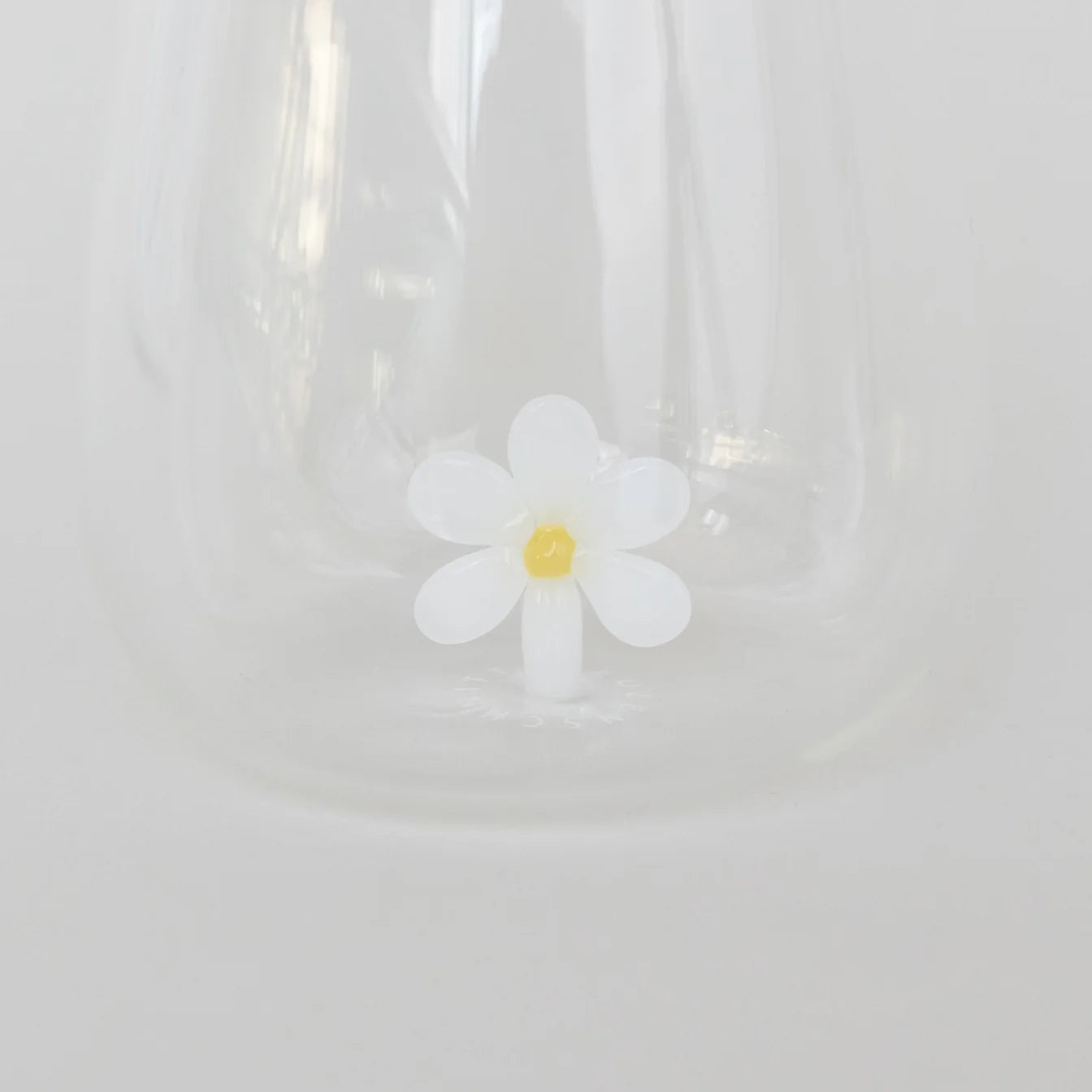 gl-221_trinkglas_daisyfigur_photocredits_eulenschnitt_7_1344x1344-jpg