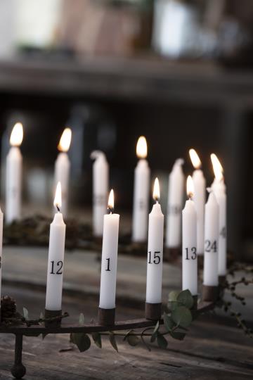 ib-laursen-d-nne-kerzen-1-24-weiss-m-schwarzen-zahlen-4142-11-2