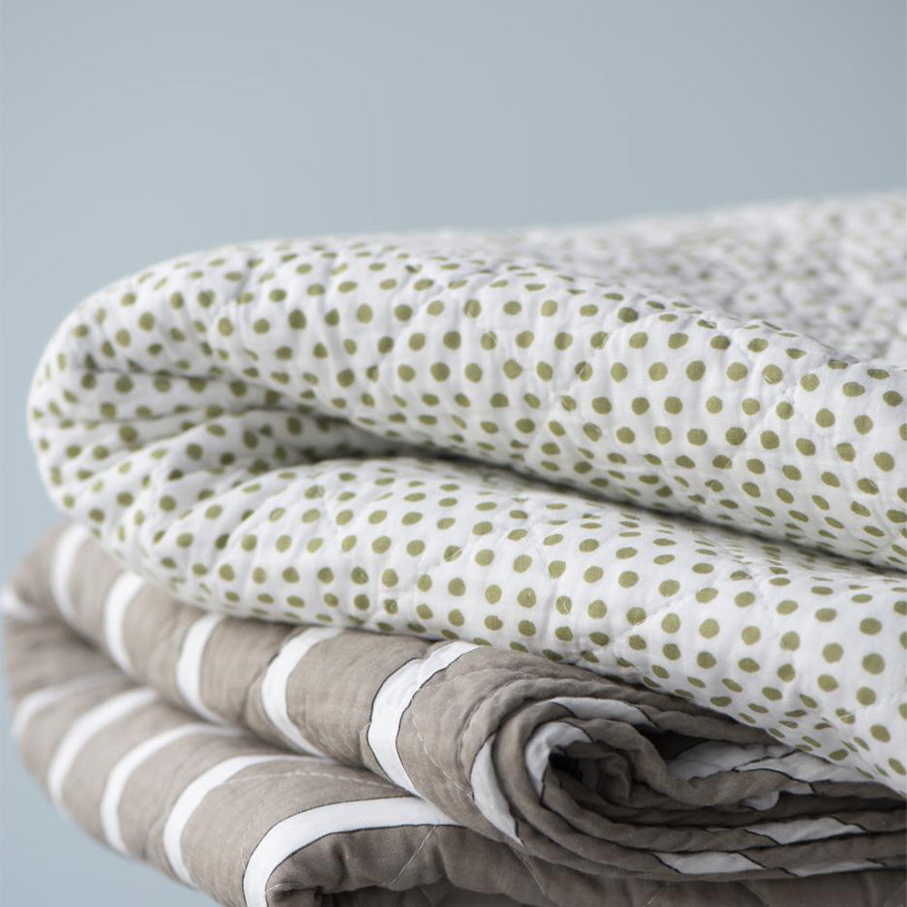 ib-laursen-quilt-gruene-punkte-130x180-cm-07985-42-2