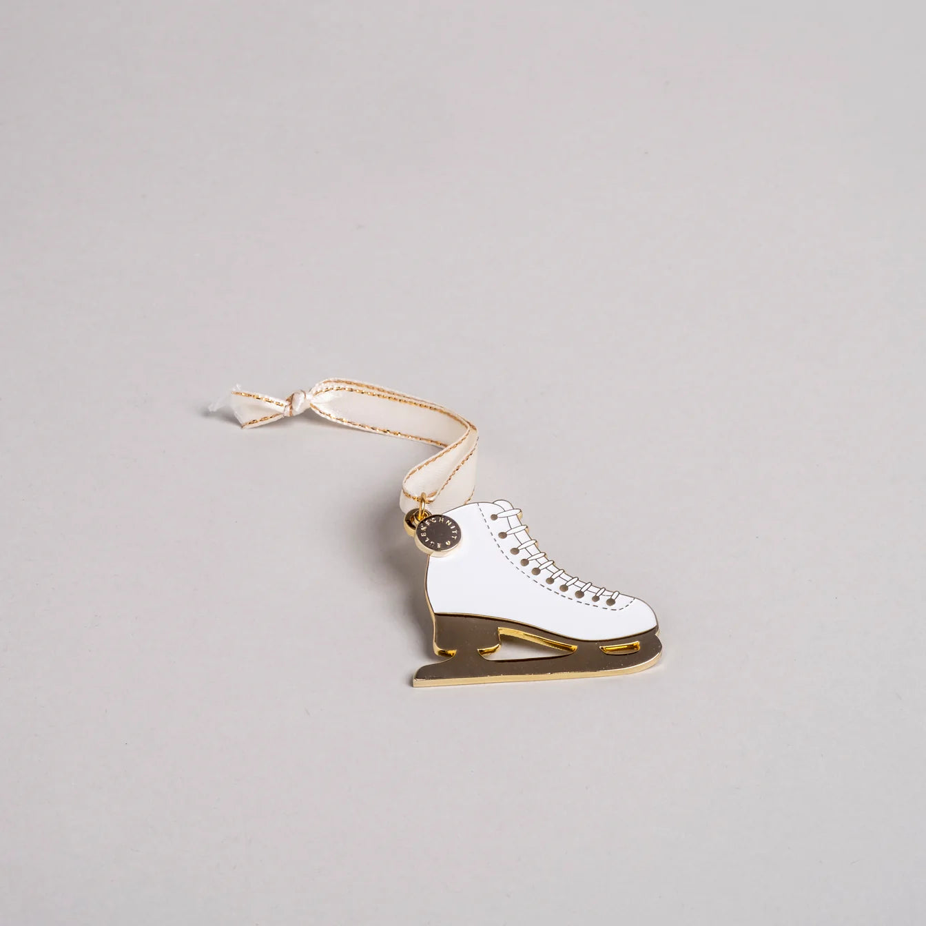 mt-57_schlittschuhe_photocredits_ericanders_1_1344x1344-jpg