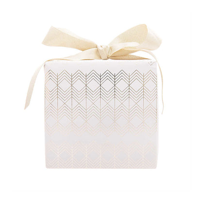 rico_design_geschenkpapier_zackenmuster_weiss_99001-92-55_4