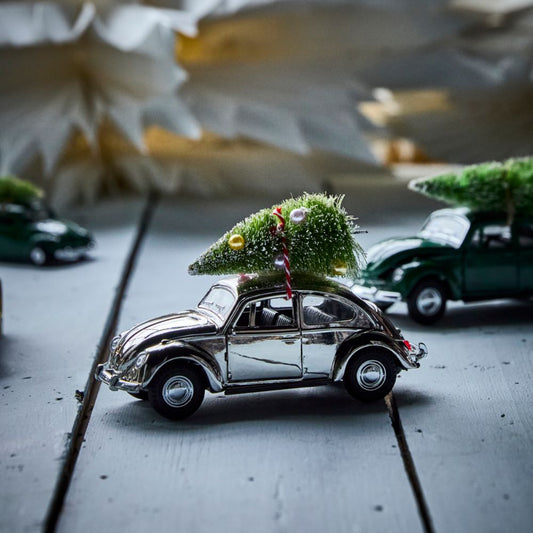House Doctor Weihnachtsauto Silber Groß – Dekoauto mit Tannenbaum