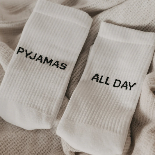 soc_109-111_socken_pyjamasallday_photocredits_eulenschnitt_4_1344x1344-jpgELyZRCGs5LYGN