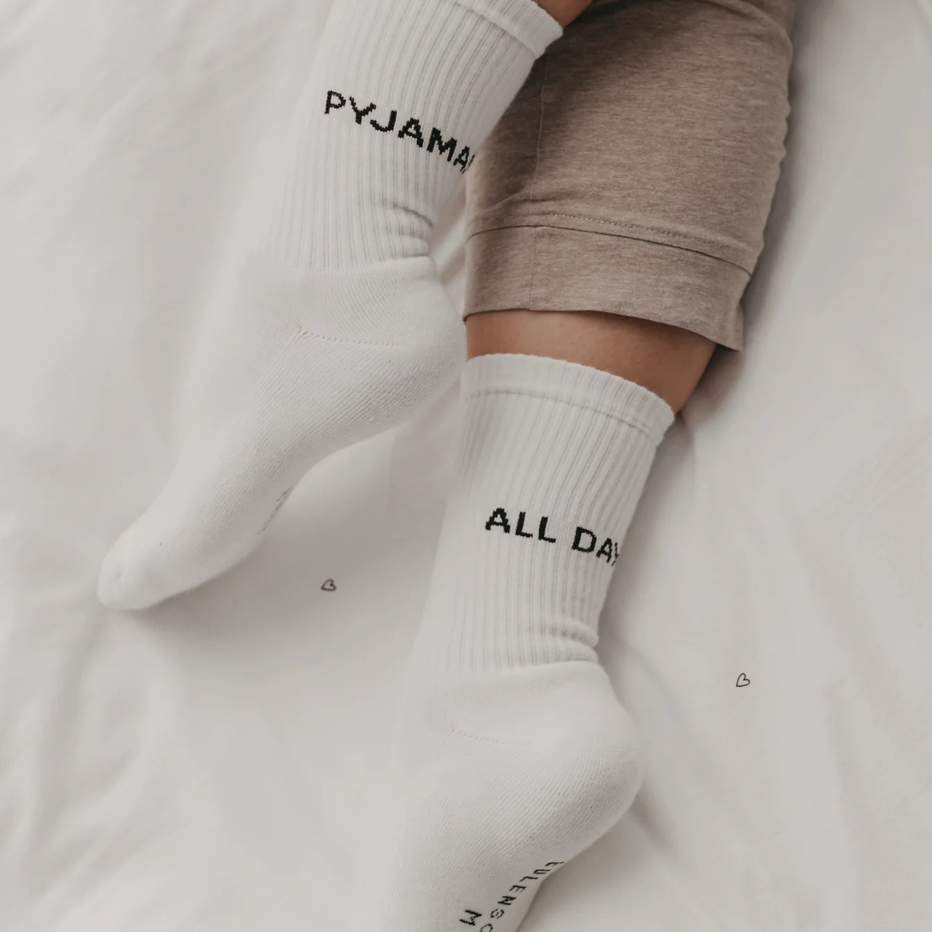 soc_109-111_socken_pyjamasallday_photocredits_eulenschnitt_5_1344x1344-jpgMczRw9x85NBYF