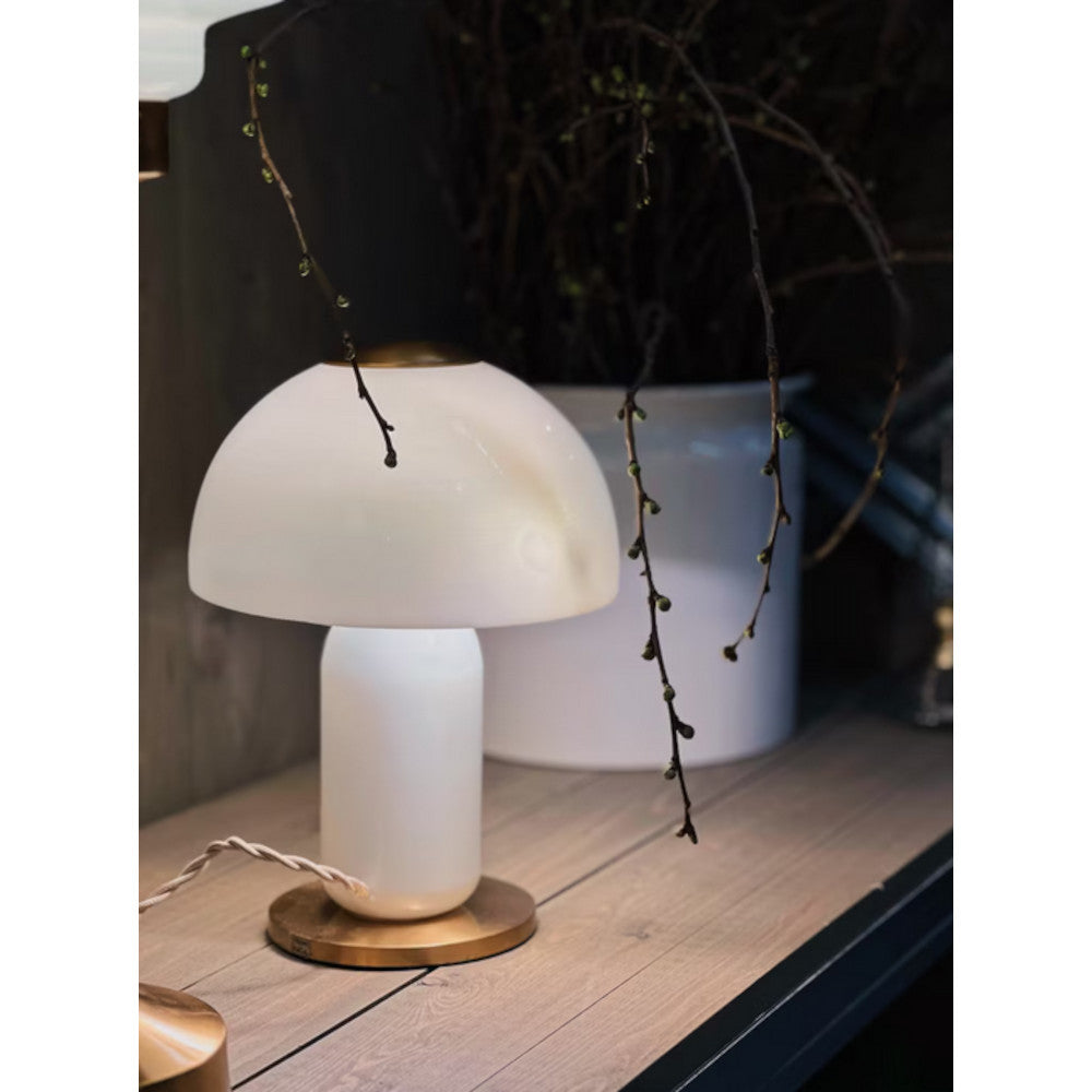 stroemshaga_tischlampe_margit_opal_weiss_720701_3