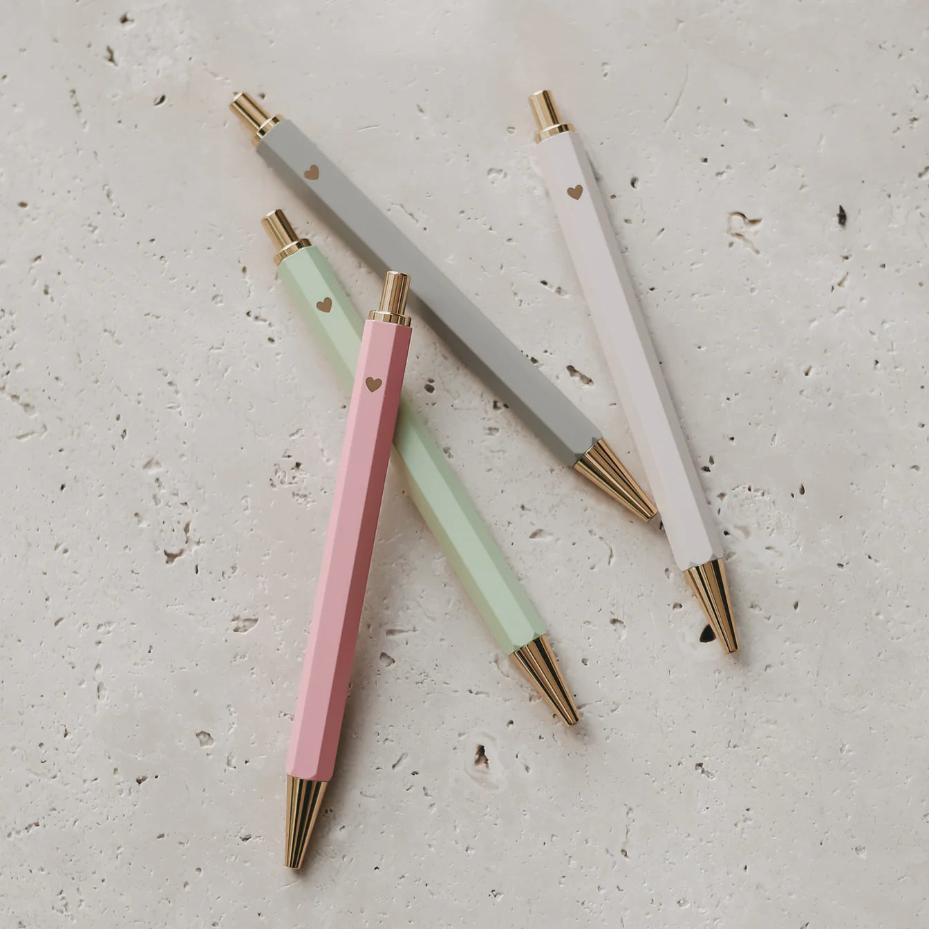 sw-065_kugelschreiber_creme_photocredits_eulenschnitt_4_1344x1344