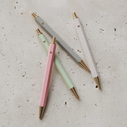 sw-065_kugelschreiber_creme_photocredits_eulenschnitt_4_1344x1344